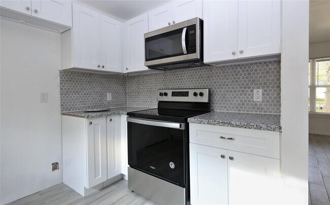 Building Photo - 5230 Pensdale St