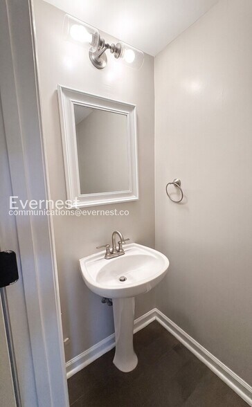 Building Photo - 1617 Beckham Dr