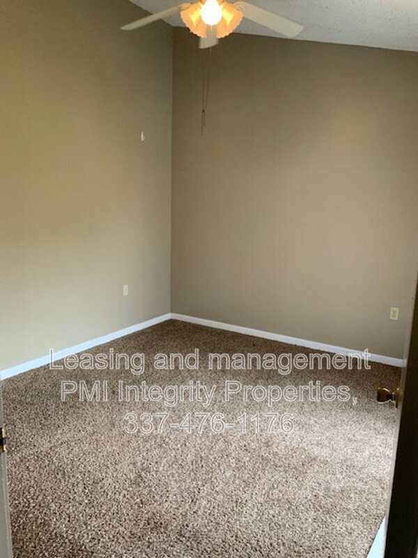 Building Photo - 206 Elks Cove