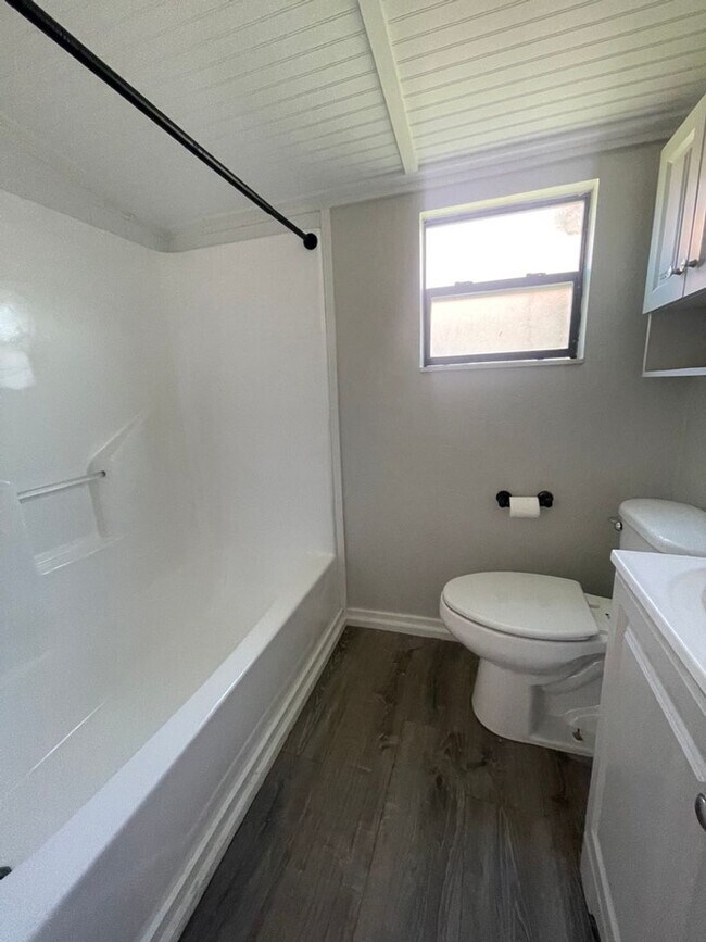 Building Photo - 4 Bedroom Home Near Downtown Stephenville