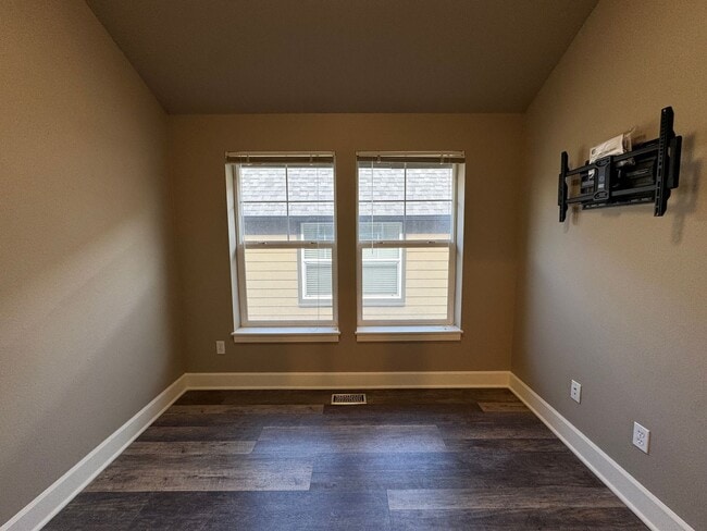 Building Photo - Amazing 2Bed/2.5 Bath Townhome in West Seattle!