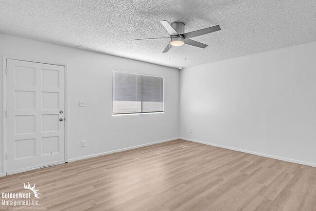 Building Photo - Cozy 2Bdm 1Ba Townhome in Great Location