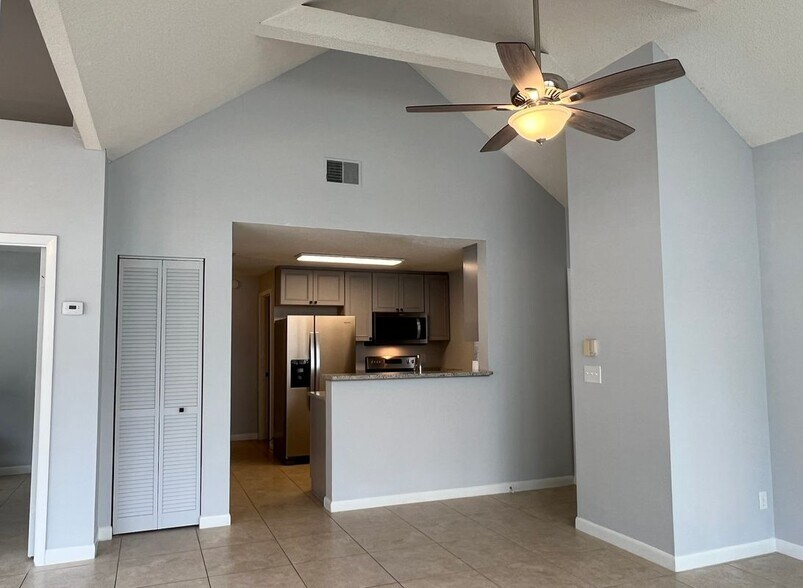 Building Photo - 12135 Armenia Gables Cir