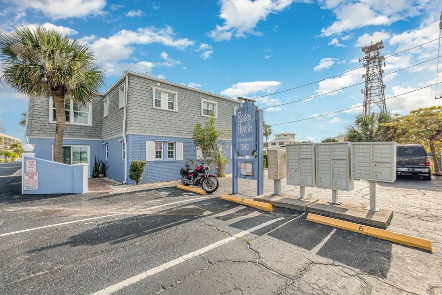 Building Photo - 390 W Cocoa Beach Causeway