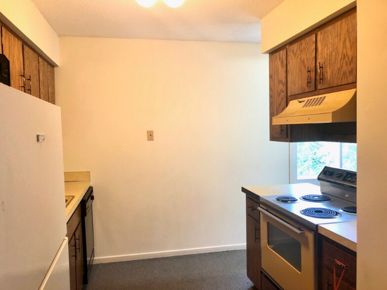 Building Photo - 2006 NW Hickory Ln