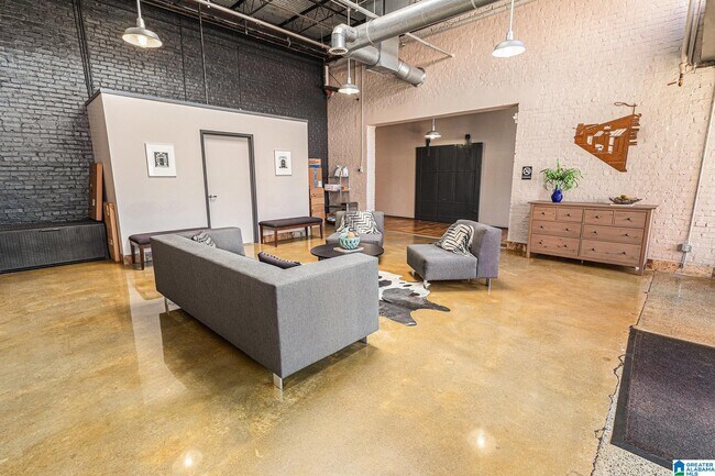 Building Photo - 2412 2nd Ave N