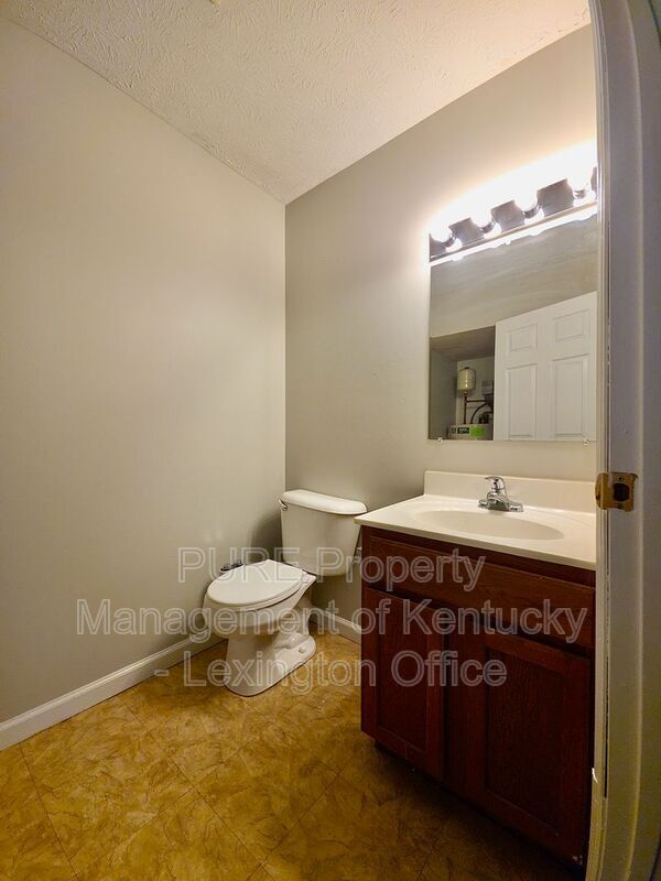 Building Photo - 1004 Whipporwill Dr