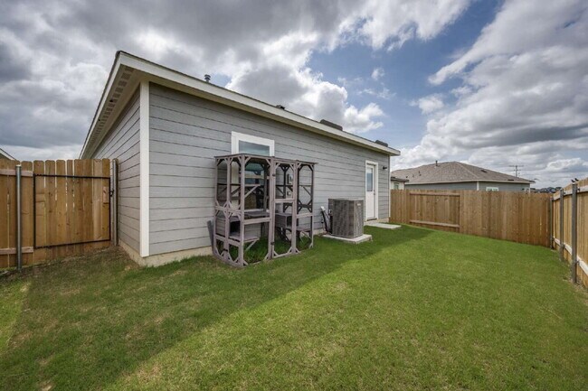Building Photo - Modern 3BR Home with Open Floor Plan in Ponder, TX