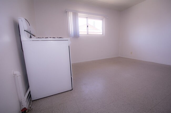 Building Photo - 308 N Azusa Ave