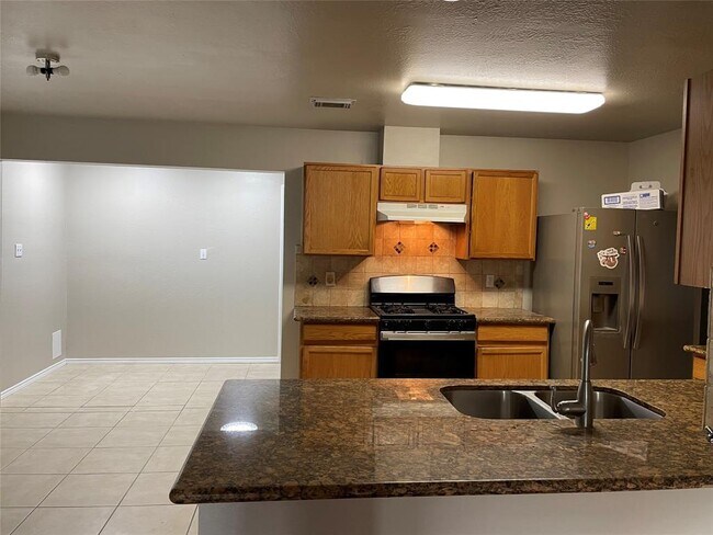 Building Photo - 9311 Parkmore Dr