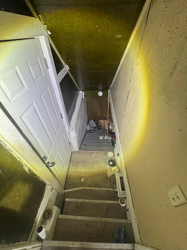 Building Photo - 1601 Mabel Ave