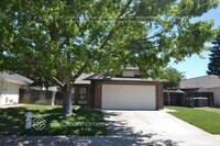 Building Photo - 9417 Soaring Oaks Dr