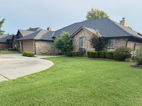 Building Photo - Beautiful Home in Westbury South Ready for Move-In!