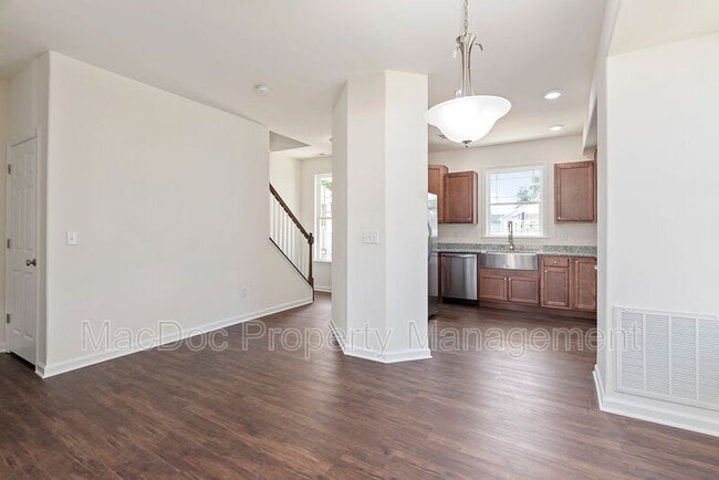 Building Photo - 214 Mansfield St