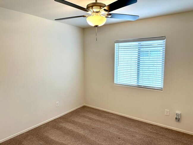 Building Photo - 1556 Demain Dr