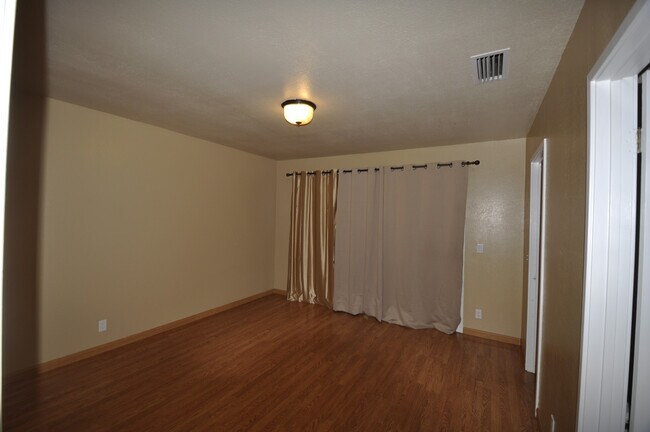 Building Photo - Condo In The Villages