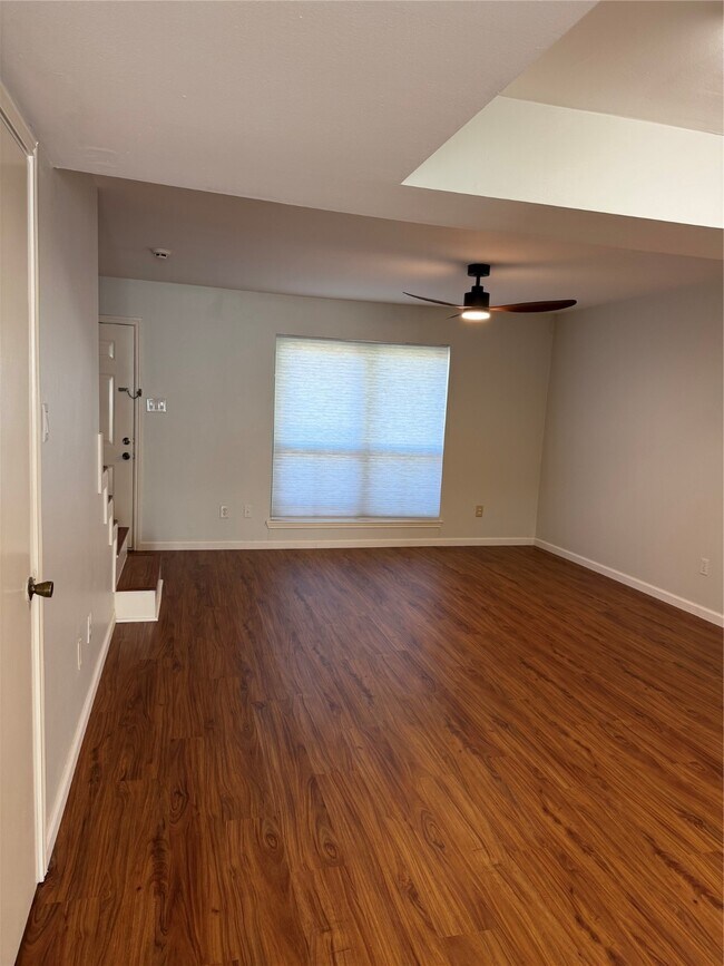 Building Photo - 10328 Longmont Dr