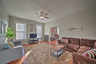 Building Photo - Surprisingly Spacious Apartment with ALL u...