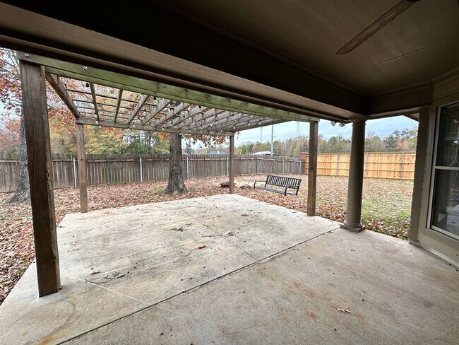 Building Photo - 1100 Bear Creek