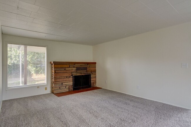 Building Photo - Single Family 2 bedroom 1 Bath Home