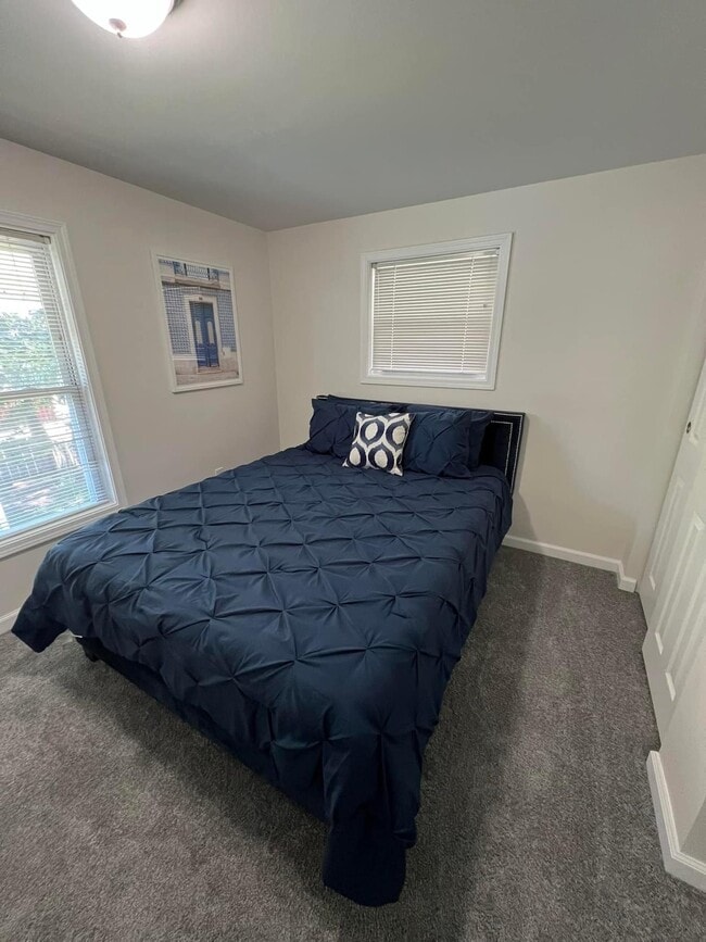 Building Photo - 17 Heather St