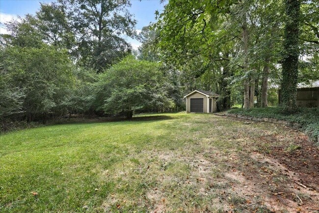 Building Photo - 1812 Wiggins Cir SW
