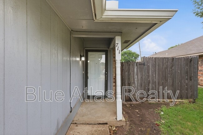 Building Photo - 711 Penn Pl