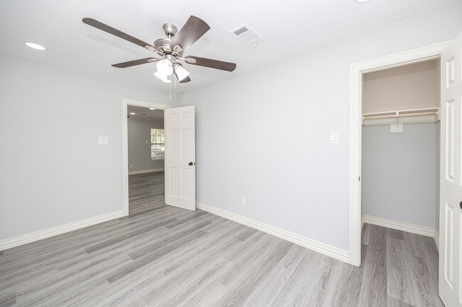 Building Photo - 9910 Dalrock Rd