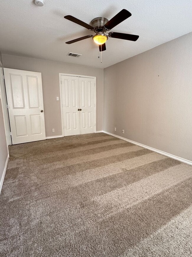 Building Photo - 126 Sandstone Dr