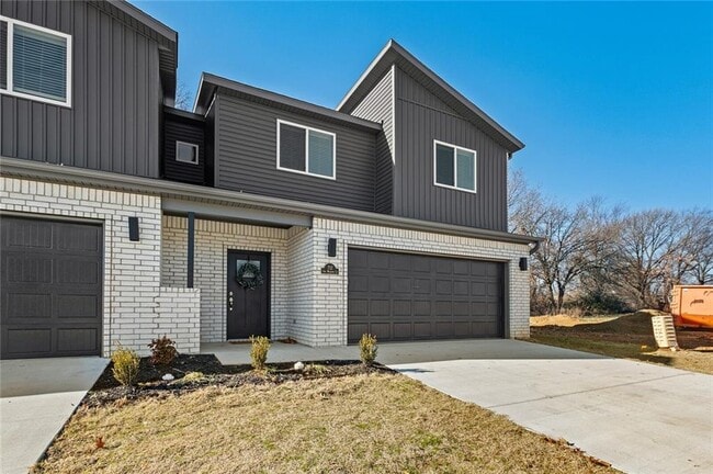 Building Photo - 657 Sun Meadows Loop