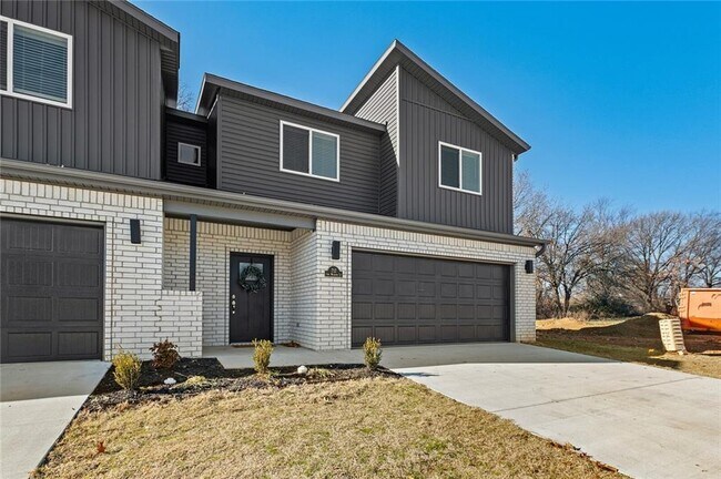 Building Photo - 712 Sun Mdws Lp