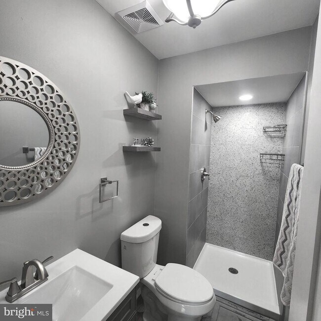 Building Photo - 16 Pickwick Pl