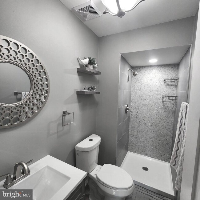 Building Photo - 16 Pickwick Pl