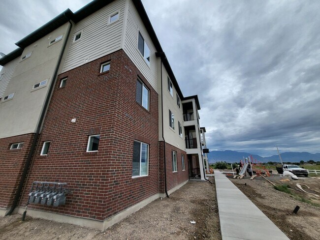 Building Photo - 3325 W 1830 N