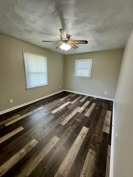 Building Photo - 2135 Sanford Ave SW