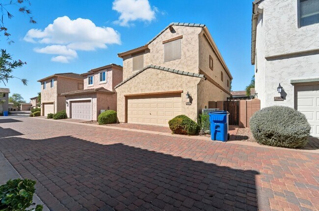 Building Photo - Stunning 3-bedroom, 2.5-bathroom home in t...