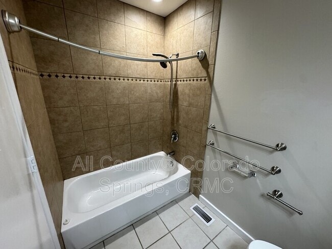 Building Photo - 5185 Nolte Dr N