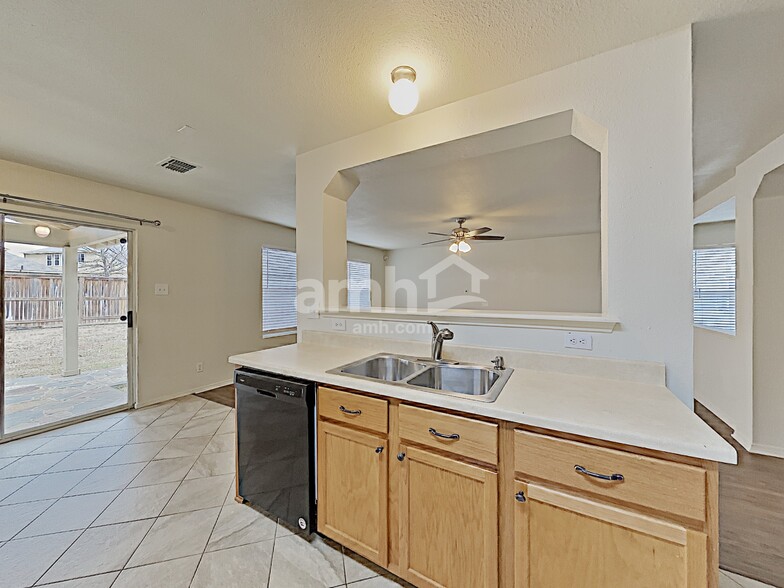 Building Photo - 9715 Woodland Pines