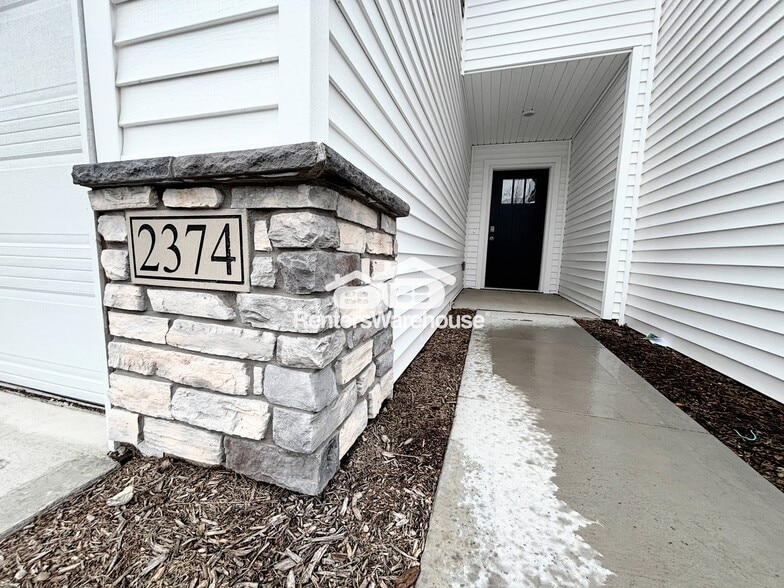 Building Photo - 2374 SE Callista Ave