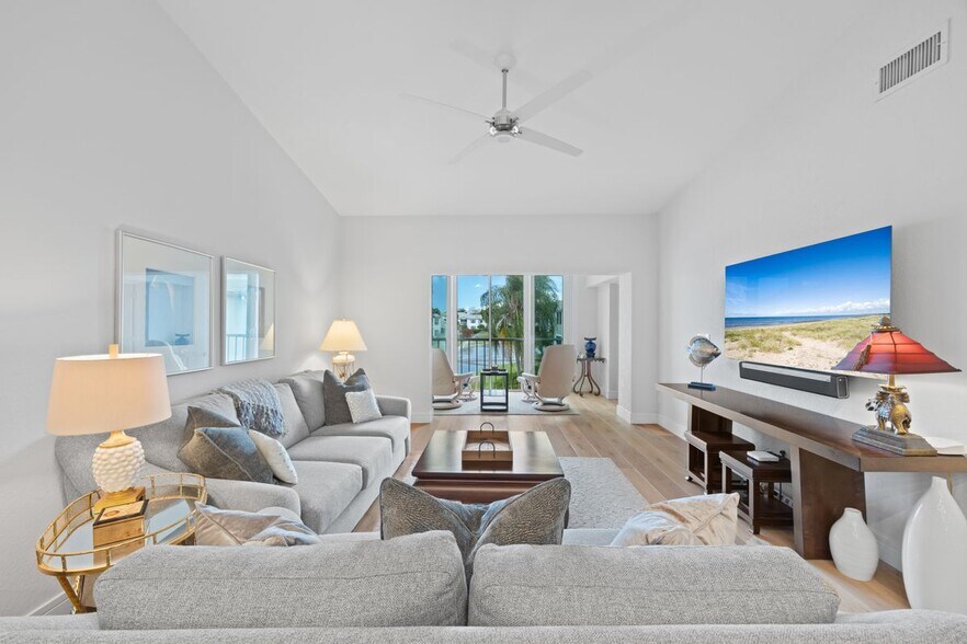 Building Photo - 818 Tanbark Dr