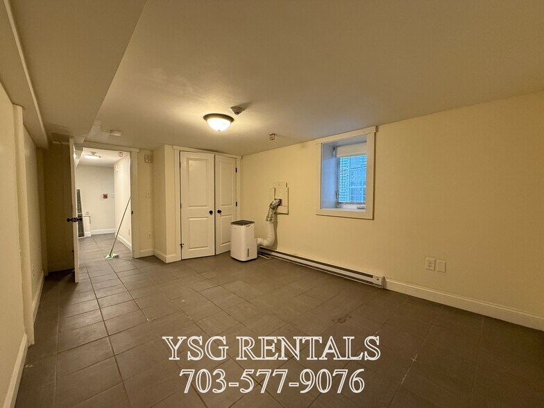 Building Photo - 24 Sunset St