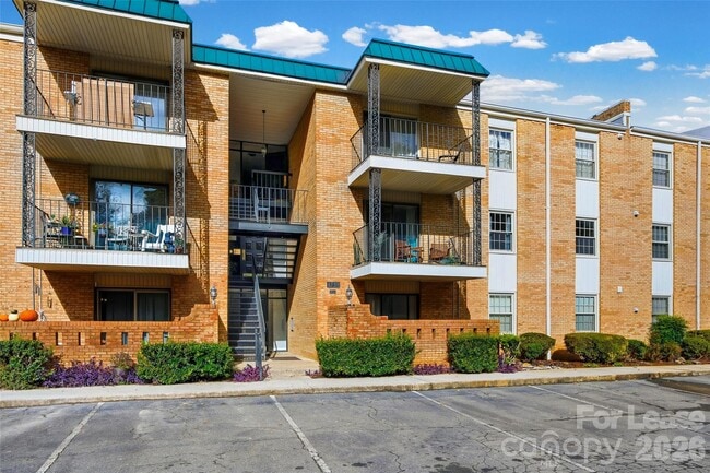 Building Photo - 4739 Hedgemore Dr