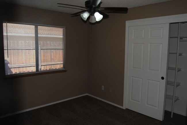 Building Photo - 9400 Huntsman Oak Ct