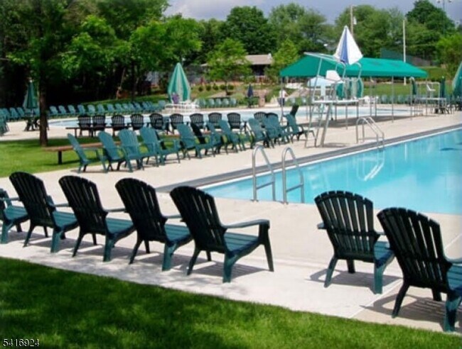 Building Photo - 304 Forest Dr S