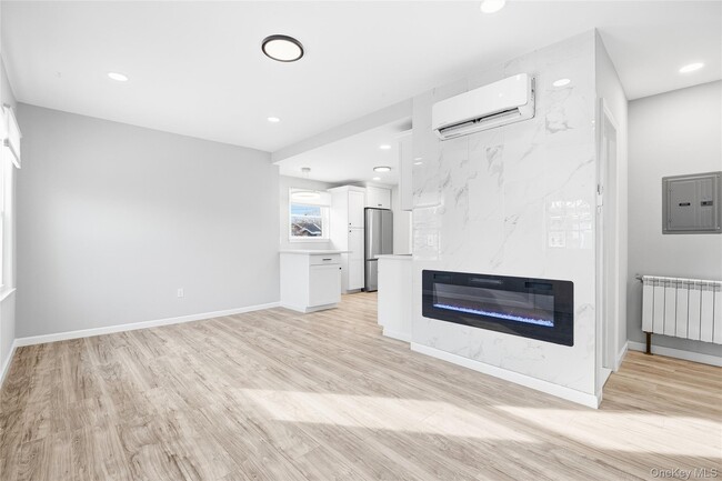 Building Photo - 78 Maple Ave