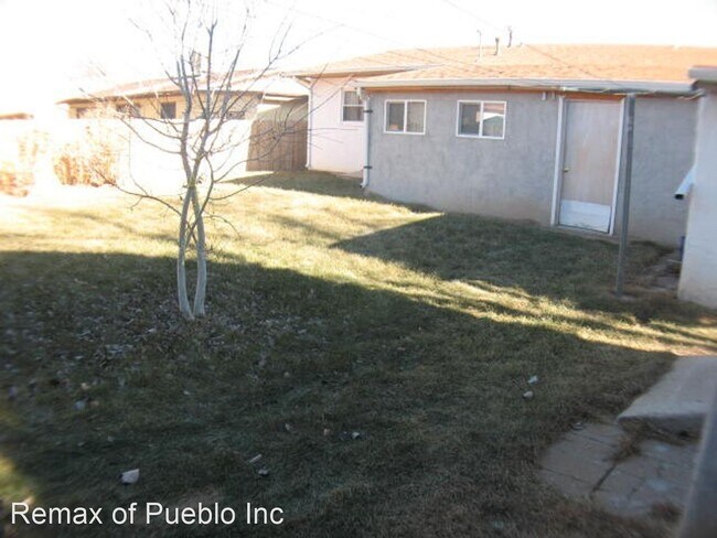 Building Photo - 3 br, 1.5 bath House - 2039 RIDGEWOOD LANE