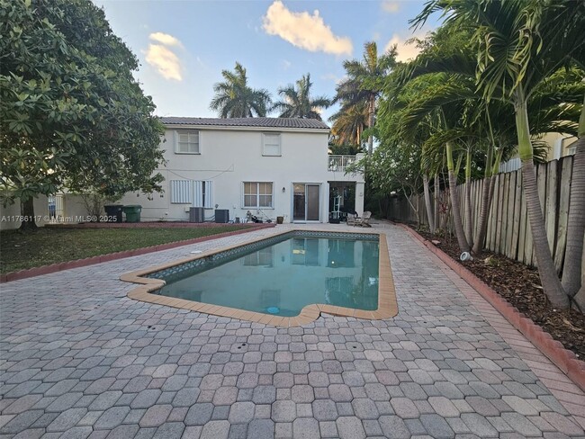 Building Photo - 4653 NW 94th Pl
