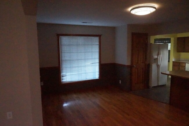 Building Photo - Large lot with room for a garden