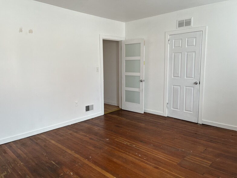 Masterbedroom Door and Walk-in-Closet - 2334 E Carson St
