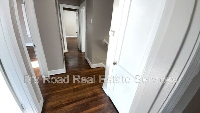 Building Photo - 1303 Kumler Ave